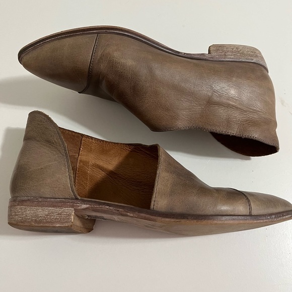 Free People Shoes - Free People Royale Flat Shoes Preowned Tan/Gray